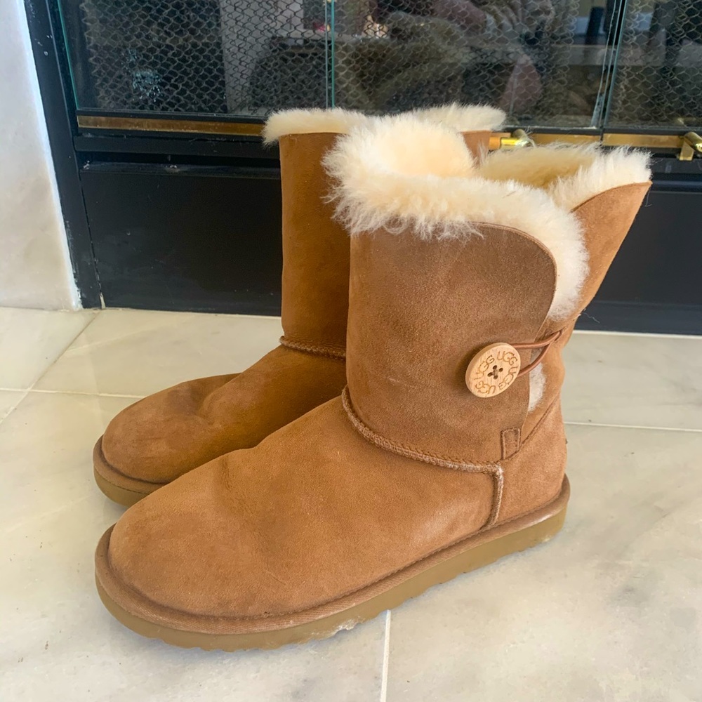 Women’s UGG Boot Size 9